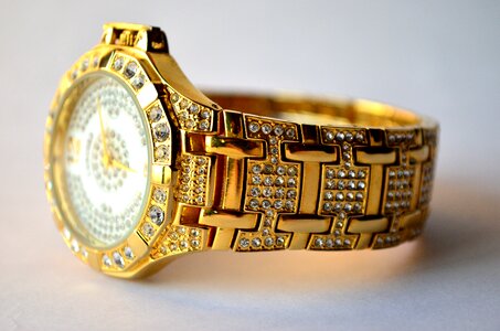Gold band diamonds