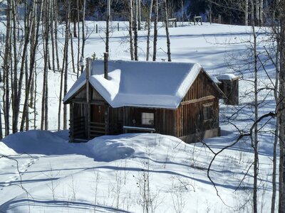 Cold old cabin building