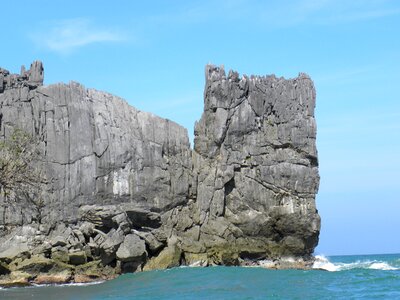 Surf wave rocks