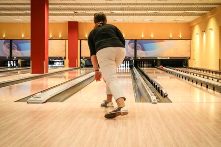 Ball bowling floor
