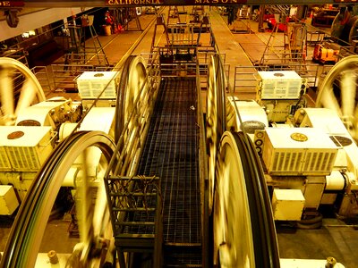 Winch winds machine