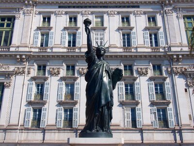 Promenade des anglais statue of liberty shutters photo