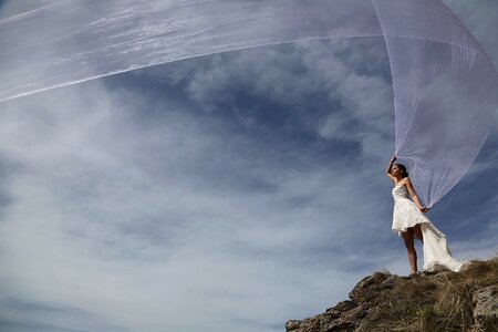 Wind veil wedding dress photo