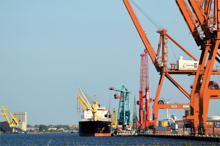 Port goods crane