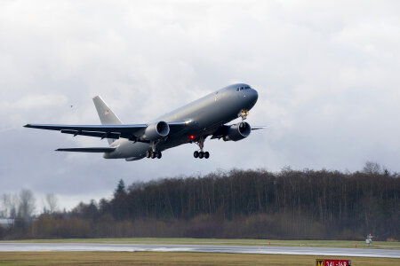 Boeing completes successful first flight photo