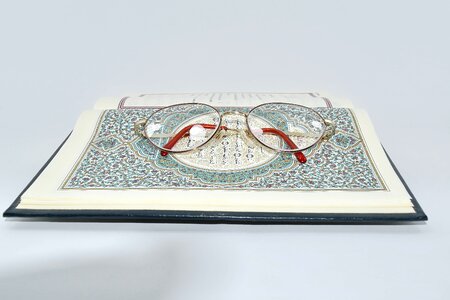 Arabic eyeglasses literature