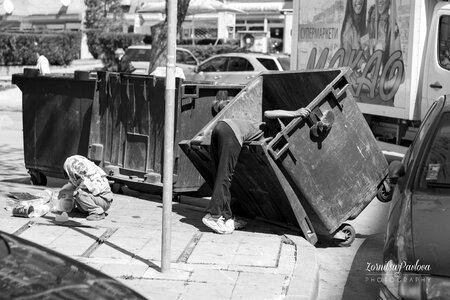 Container trash poverty