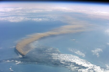 Smoke 2002 volcano photo
