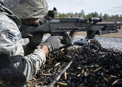 Soldier fires the M240-B photo
