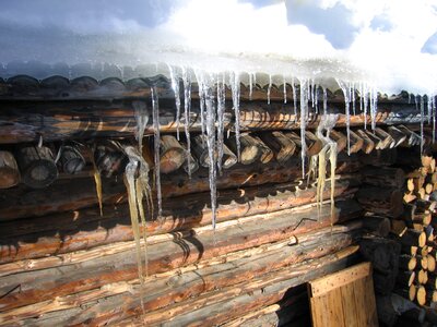 Ice icicles roof