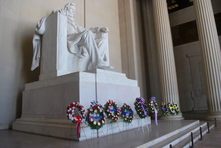 Memorial landmark wreath
