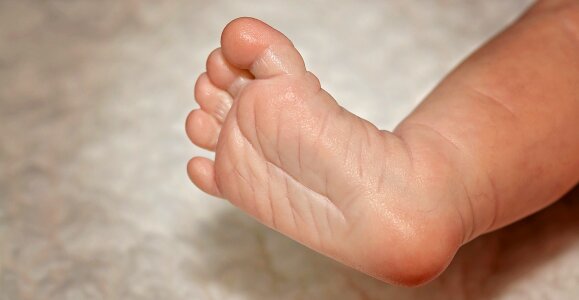 Newborn ten barefoot photo