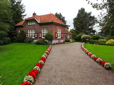 Monument house building photo