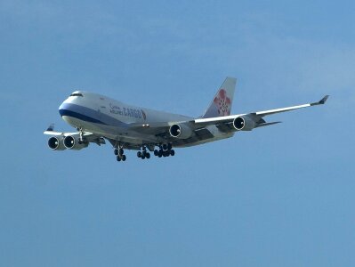 Start landing passengers