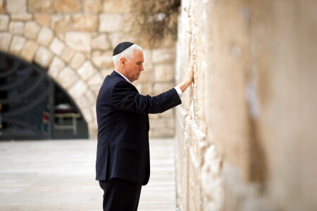 Mike Pence praying on the pray wall photo