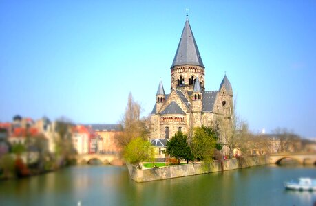 Metz tilt shift temple photo