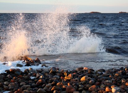 sea waves between the rocks photo