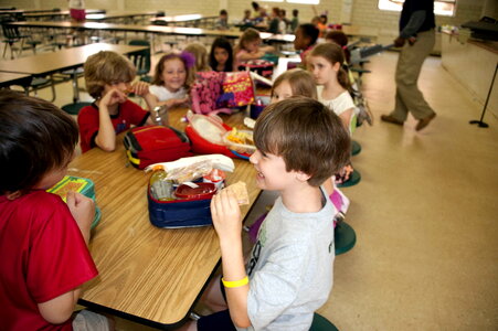 Break elementary school lunch photo