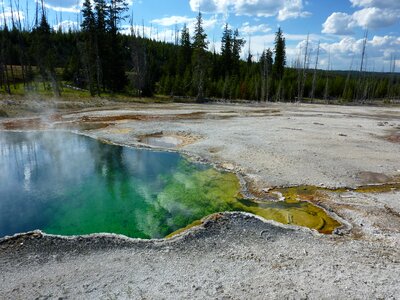 Thermal spring grand prismatic spring yellowstone national park photo