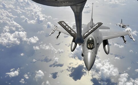An F-16 Fighting Falcon refueled