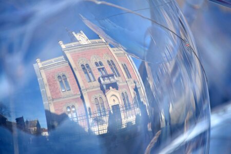 Balloon reflection toy