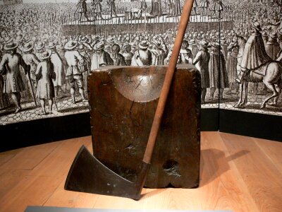 Headsman axe chop