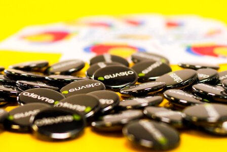 Advertising badge black
