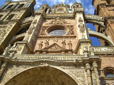 Leon monument architecture photo