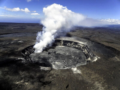 Halema'uma'u Crater in Hawaii Volcanoes National Park photo
