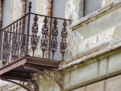 Balcony cast iron ornament