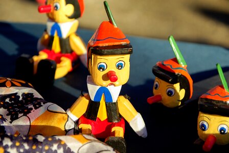 Figurines wood conte
