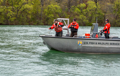 USFWS Fisheries crew in boat-6