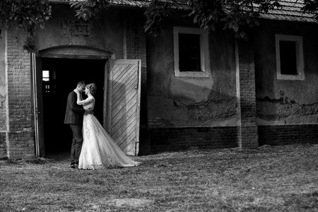 Husband countryside marriage photo