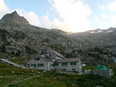 Pico aneto pyrenees mountains