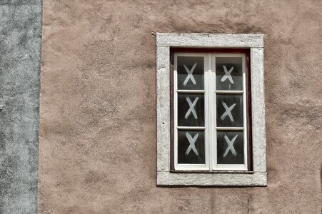 Building crosses three online