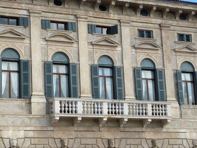 Building window balcony photo