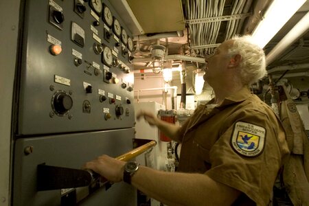 Eengineer engine labor