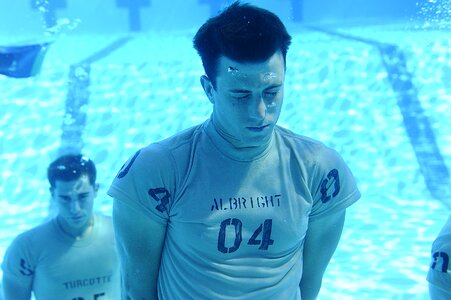 Underwater holding breath training