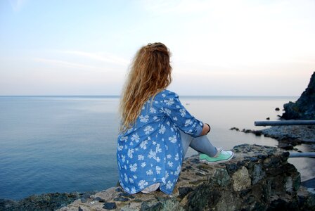 Sea look away long hats photo