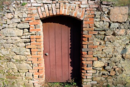 Inset wall stone photo