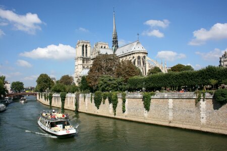 Sanchez Notre Dame Paris Seine River Boat
