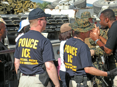 ICE to arrest and deport undocumented immigrants photo