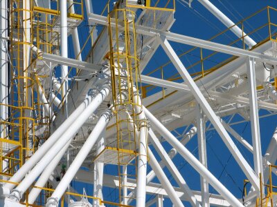 Structure white yellow