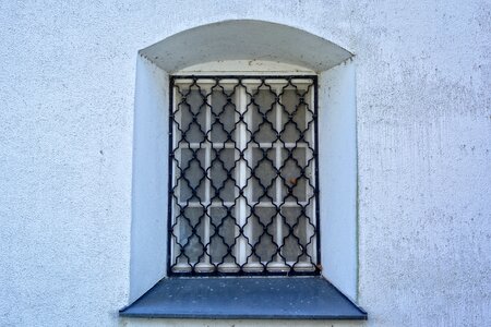 Old facade grate photo