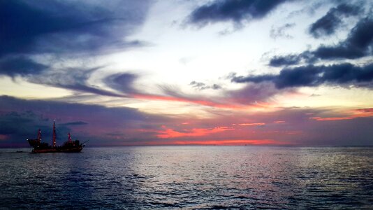 Boat cloud clouds