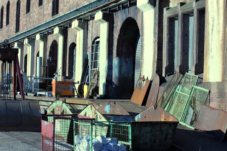 Stock scrap port
