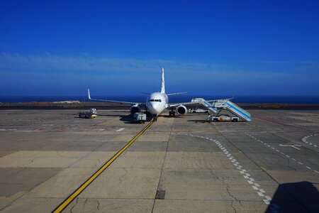 Travel plane airline gangway photo