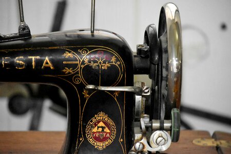 Antiquity sewing sewing machine photo