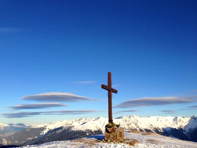 Winter cross rest photo