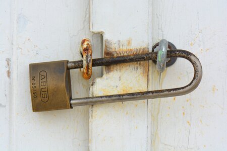 Necklace padlock rust